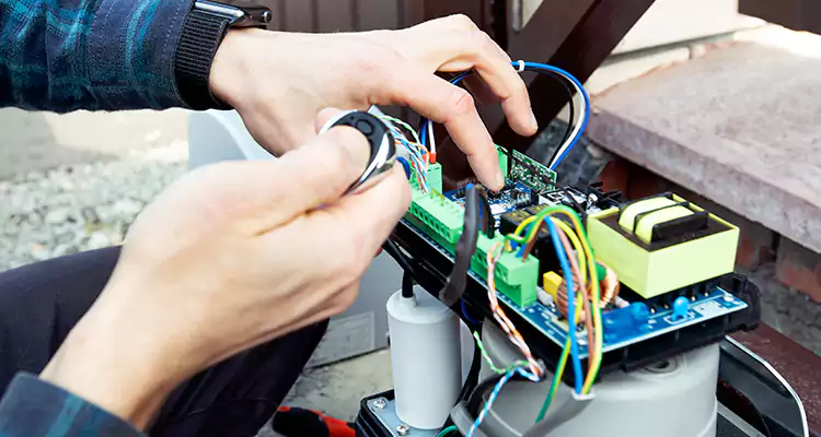 Automatic Driveway Gate Repair in Pinewood, FL