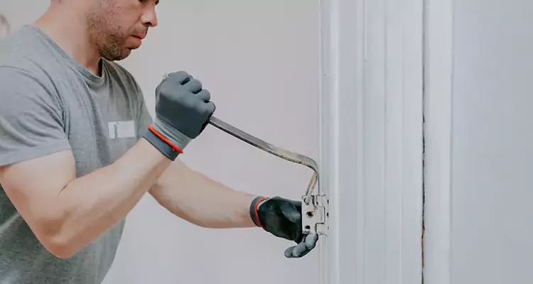Cracked Door Jamb Repair in Pinewood, FL