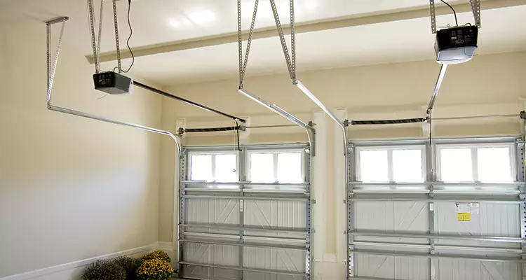 Residential Emergency Garage Door Repair in Pinewood, FL